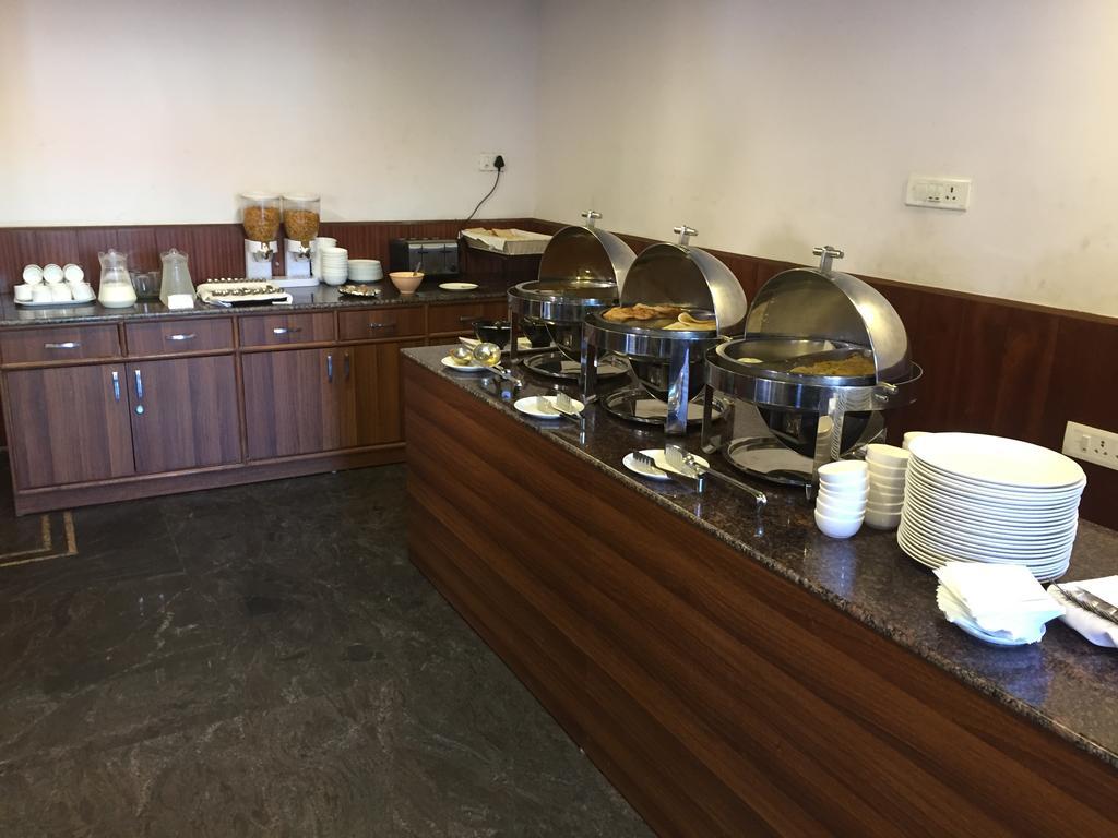 雄伟皇冠酒店 乌提 外观 照片