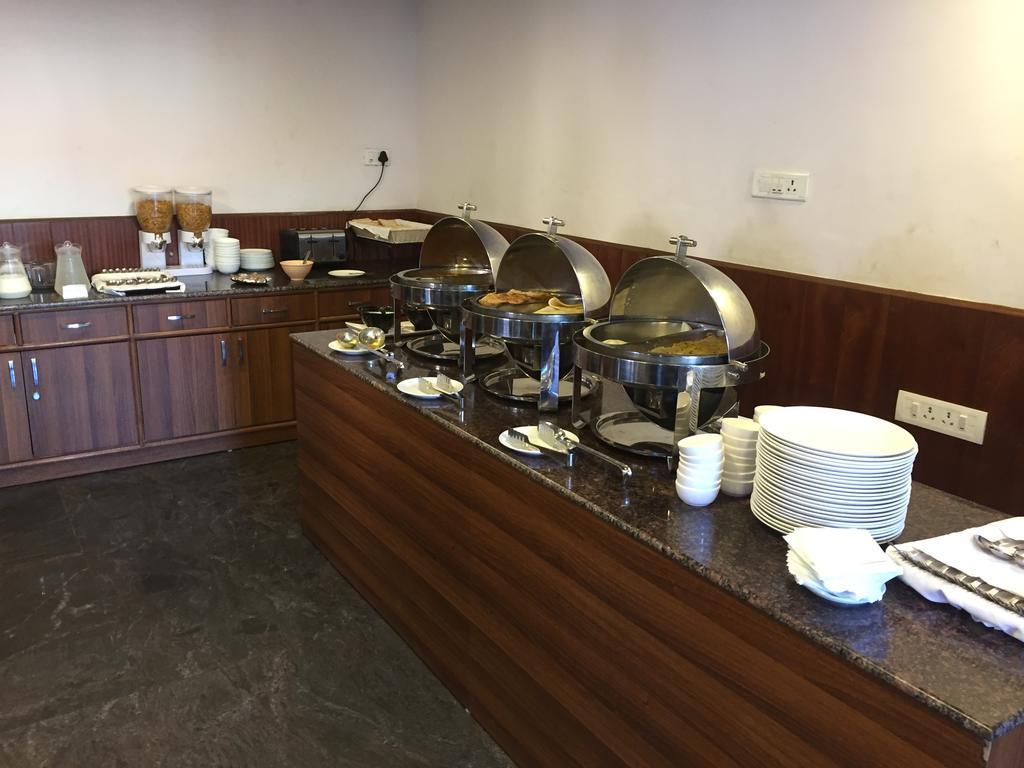 雄伟皇冠酒店 乌提 外观 照片